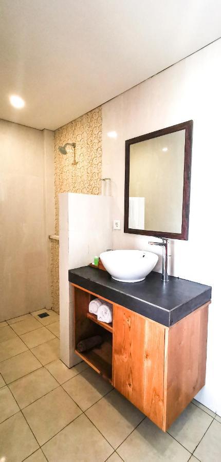 Santi Homestay Canggu Eksteriør billede